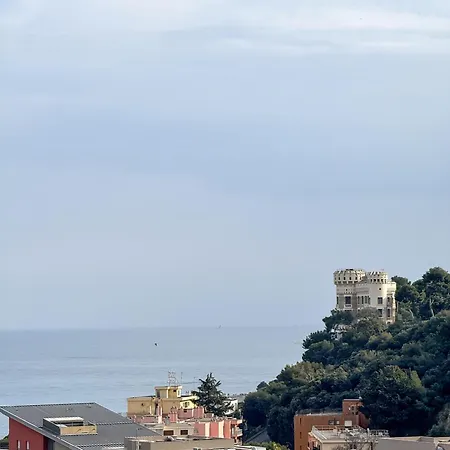 Coquet Avec Le Terrasse Sur Le *